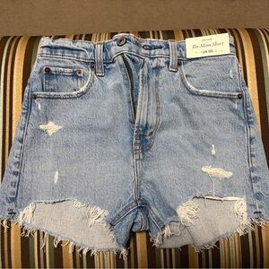 New Abercrombie and Fitch high-rise the Mom short medium wash